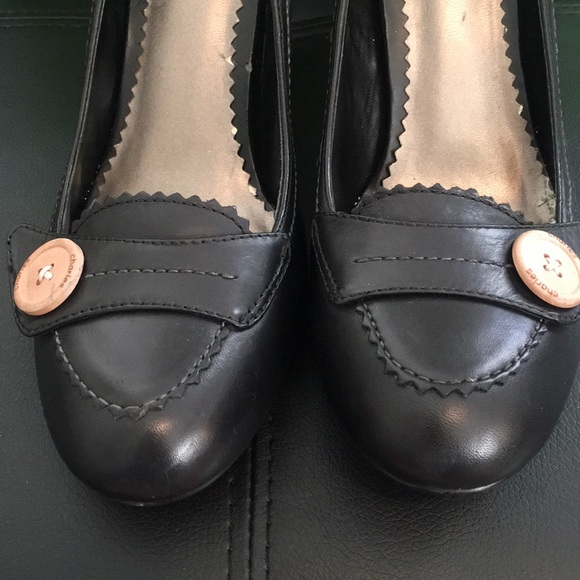 NIB SZ 8 Charles David button pumps - Picture 2 of 6